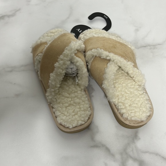 ALFANI Women's Crossband Faux Suede & Sherpa Slipper - Toffee Latte Medium 5-6 - Picture 4 of 5